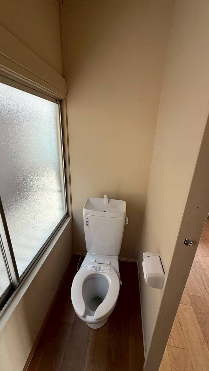 西山町戸建アパートのトイレ
