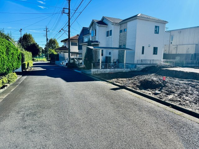 八王子市　北野台　新築一戸建ての前面道路含む現地写真|～駐車もしやすい前面6ｍ道路～