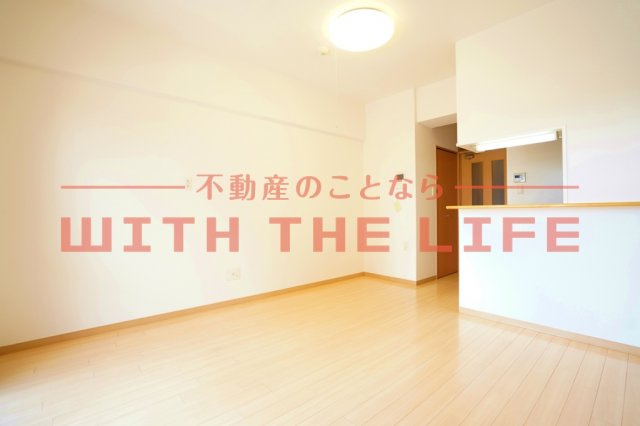 クオリアけやき通り【キャッシュバック対象物件】の居間・リビング|こちらのリビングで趣味の時間をお楽しみください
