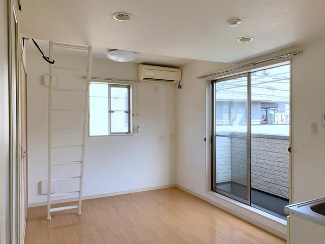 さくらコーポの寝室|開放的な寝室です