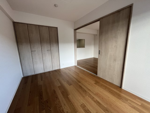 コンフォータブルの洋室|※別部屋のお写真で、現況優先と致します。