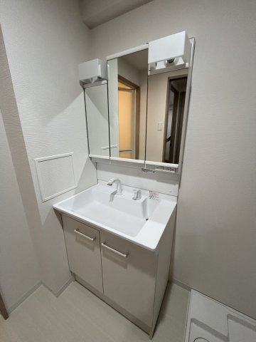 コンフォータブルの洗面所|※別部屋のお写真で、現況優先と致します。