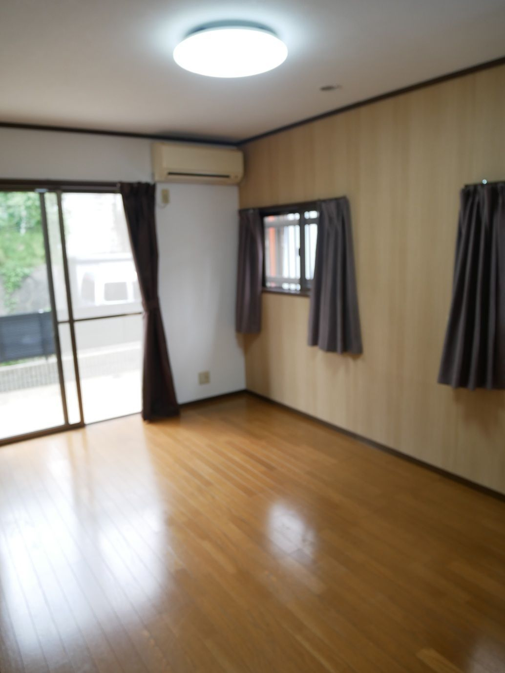 鶴田2丁目丸山貸家の洋室