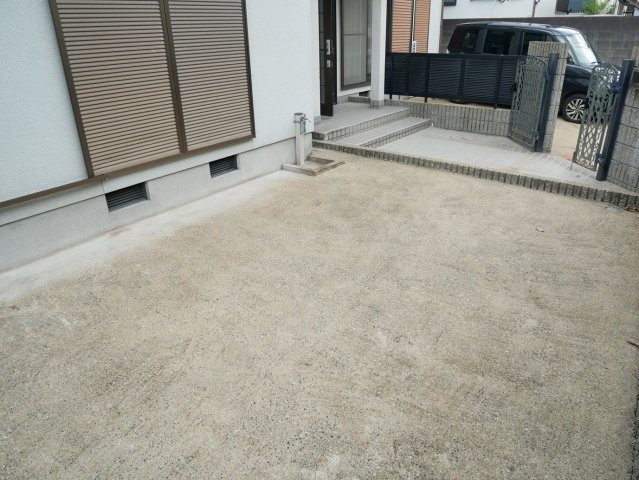 鶴田2丁目丸山貸家の駐車場