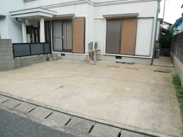 鶴田2丁目丸山貸家