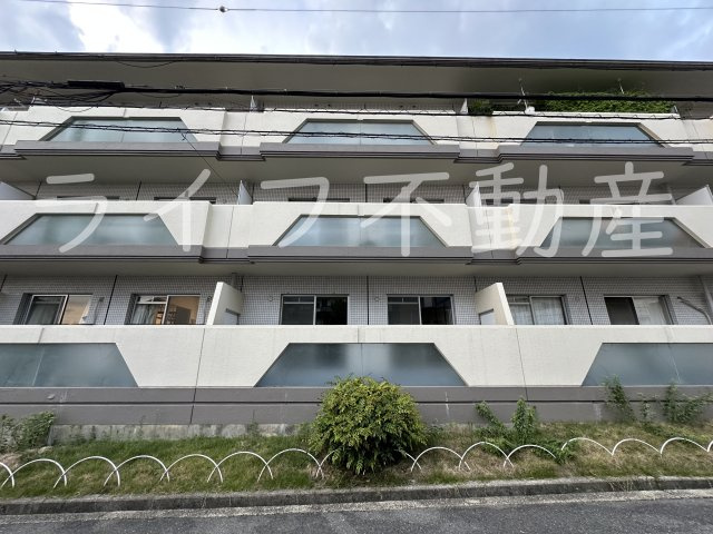 日下グランドハイツの外観