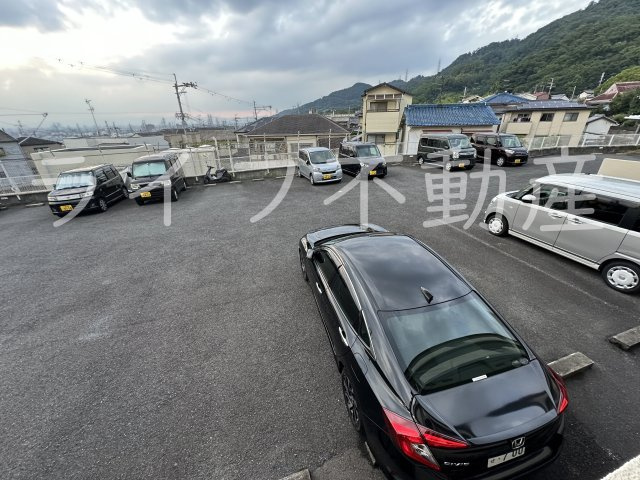 日下グランドハイツの駐車場