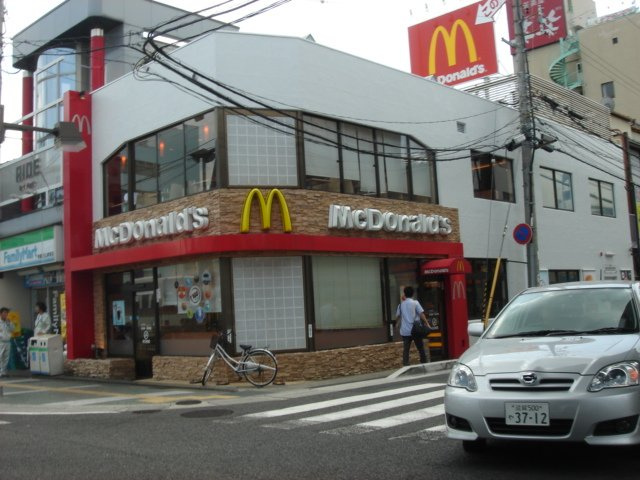セレーノ石山の周辺|マクドナルド石山駅前店まで445ｍ