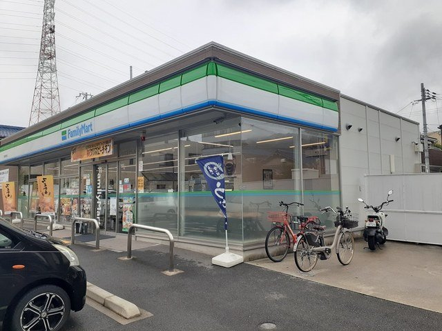 カーサビエントの周辺|ファミリーマート四條畷米崎店様まで500m