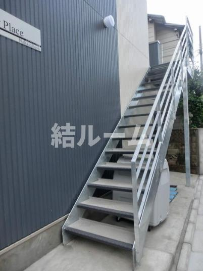 板橋区弥生町のアパートのエントランス