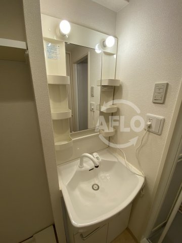 SWISS梅田東の洗面所|SWISS梅田東（スイス梅田東）　独立洗面化粧台