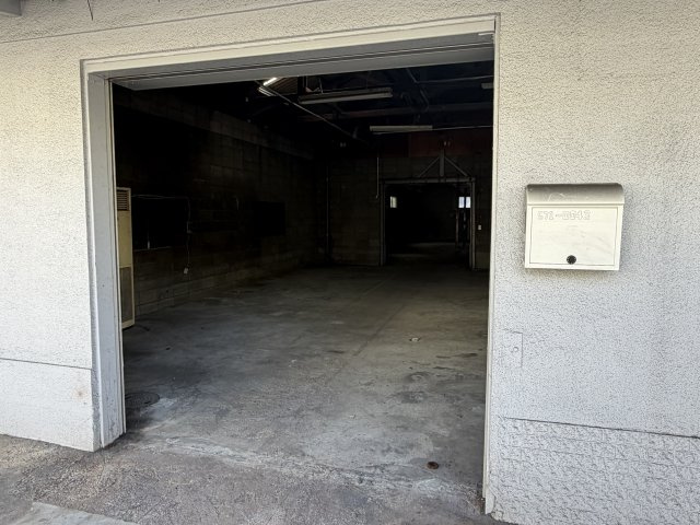 桑才新町倉庫|入口採寸
幅:2.3m
高さ:2.2m