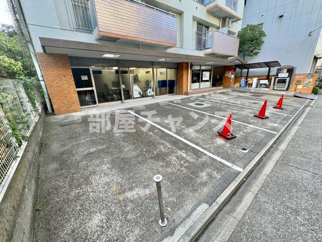 bespoke鶴舞の駐車場