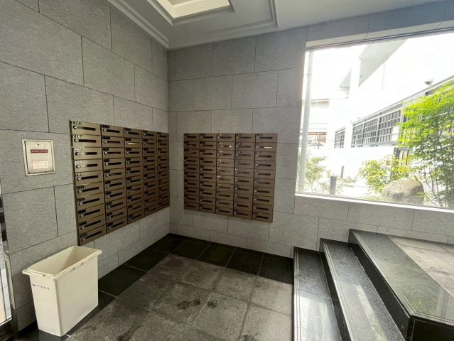 朝日プラザ坪井８Fのエントランス