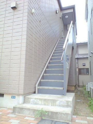 ハーモニー神之木のエントランス|２階１住戸　専用階段