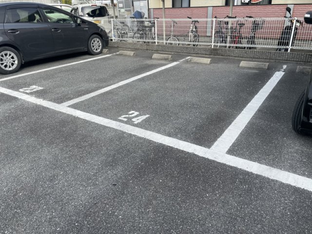 メゾン・シキトウの駐車場