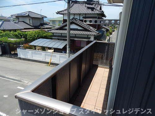 シャーメゾン西泉　Ｂ棟のバルコニー