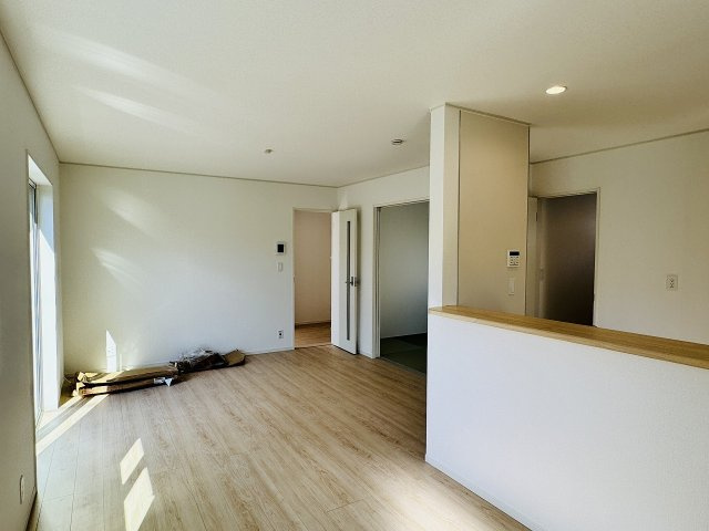 八王子市　中野上町　新築一戸建て　３６期の内装|～16.0帖の明るいLDKで、家族団欒の時間をお過ごしいただけます～
