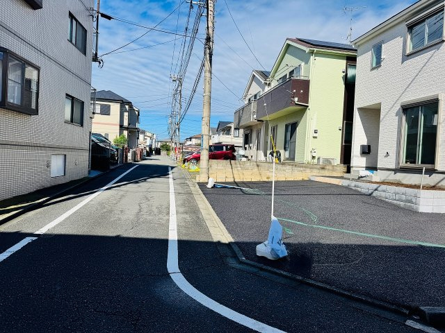八王子市　中野上町　新築一戸建て　３６期の前面道路含む現地写真|～東側4.71ｍ・南側4.37ｍ道路に面しています～