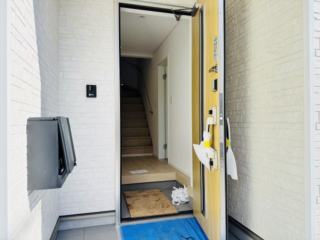 八王子市　中野上町　新築一戸建て　３６期の玄関|～玄関は安心のWロックキーを採用～