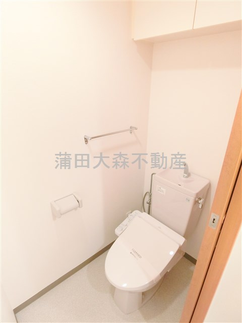 サァラ穂高のトイレ|棚収納と温水暖房便座付きのトイレ