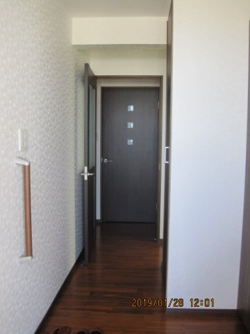 中古住宅（サンヒルズテラスハウス③）の玄関