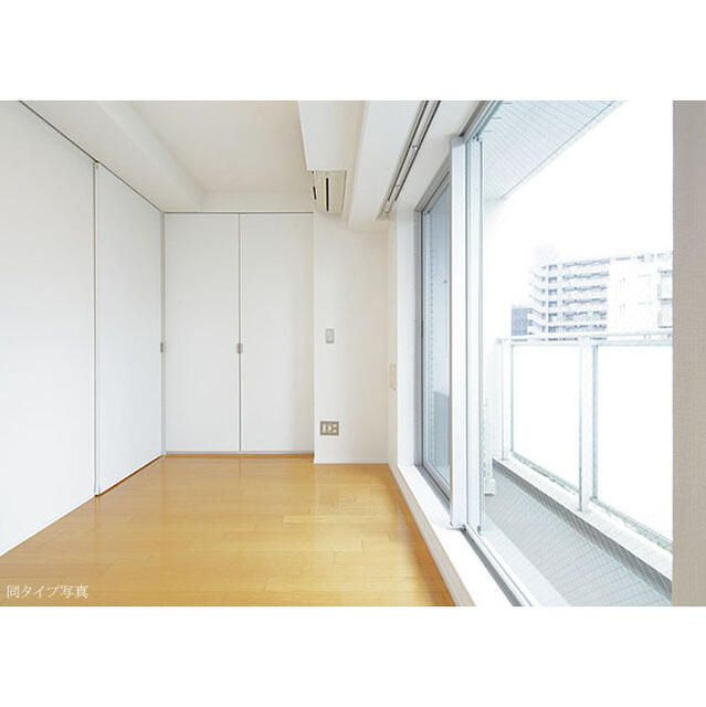 コンフォリア西新宿の寝室|落ち着いた色調の寝室です
