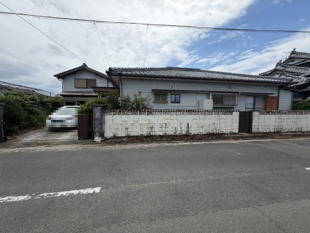 玉名市岱明町　車庫付き！平屋一戸建ての前面道路含む現地写真|前面道路は広く、また車通りは少ないですので駐車楽々です！