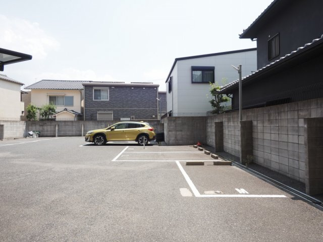 IVY FLATの駐車場