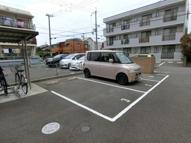 フジパレス茨木南の駐車場