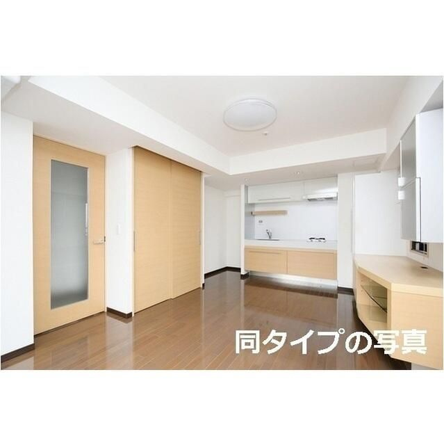 コンフォリア池袋の居間・リビング|こちらのリビングで趣味の時間をお楽しみください