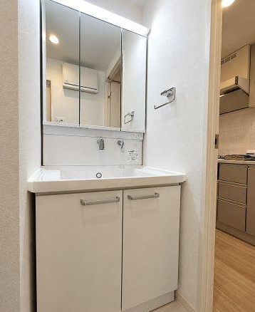 コンフォリア要町の洗面所|
※写真は建物の標準的な設備になります。
現況と異なる場合、現況を優先いたします。