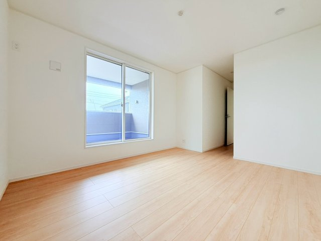 ひたちなか市平磯町　第2　新築戸建て　3号棟の洋室|家具や小物を合わせやすいシンプルデザイン♪
広さや日当たりなど、写真では伝えきれない部分を現地で確認してみませんか？