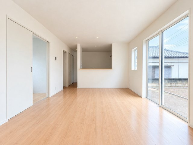 ひたちなか市平磯町　第2　新築戸建て　3号棟の居間・リビング|広々としたＬＤＫ♪
家具を置いても窮屈感を感じず過ごせます。