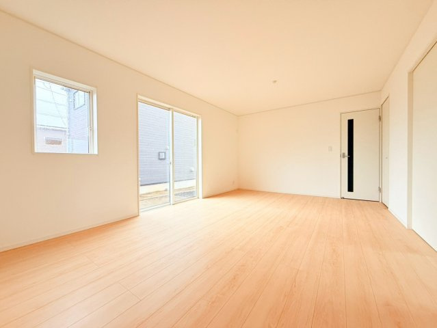 ひたちなか市平磯町　第2　新築戸建て　3号棟の洋室|広々としたＬＤＫ♪
家具を置いても窮屈感を感じず過ごせます。