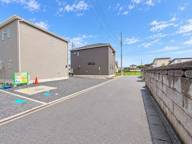 ひたちなか市平磯町　第2　新築戸建て　3号棟の前面道路含む現地写真|実際に現地で周辺環境や街並み、近隣のスーパーや通学路の安全性、病院、公園・・・など生活のイメージをご確認ください！