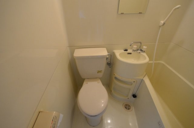浴室内にトイレがあります☆