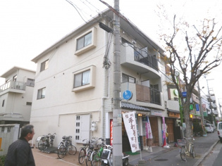 六番館の外観