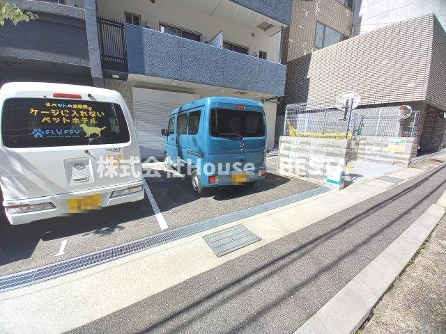 ルガールボニート新神戸の駐車場
