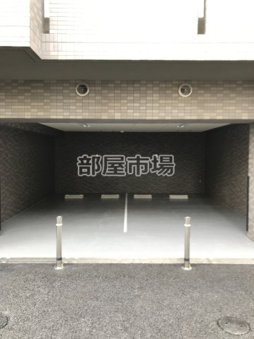 ルーブル住吉弐番館の駐車場