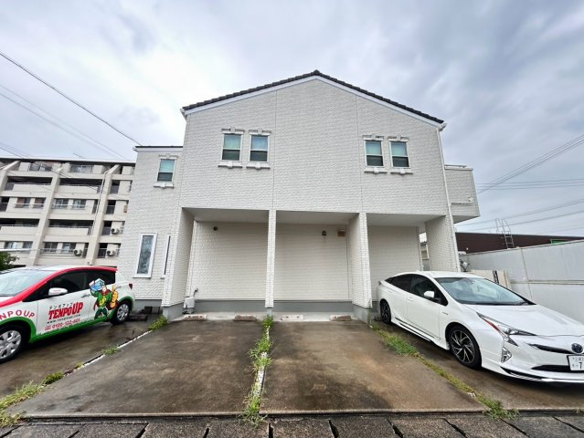 Ｈｏｕｓｅｎ４８の駐車場