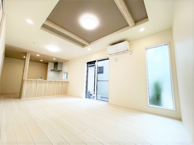 【居間・リビング】 | 【仲介手数料２６０万円ＯＦＦ！】■成城学園駅１５分■制震ダンパー■耐震構造■太陽光発電■ＺＥＨ | 施工例
決算特別キャンペーン！
家計応援サービスの限界に挑戦中！
「物件概要」の「諸費用」欄をご覧下さい！
■グッドデザイン賞
■自然豊かな環境
■耐震ダンパー
■耐震等級が最高評価
■ＺＥＨ水準