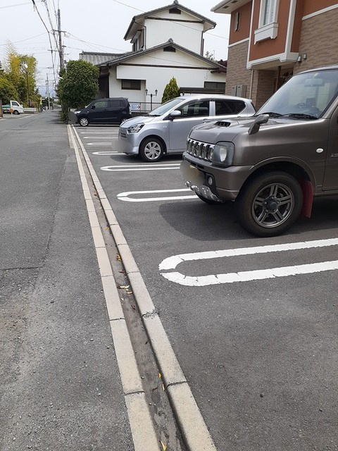 桜五番館の駐車場