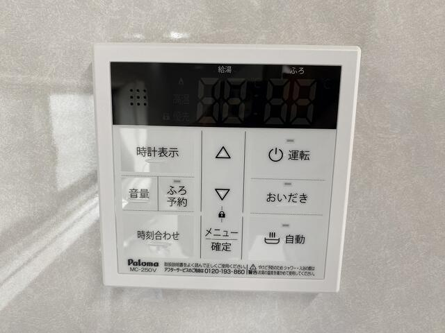富士市中丸の中古一戸建の設備|ボタンひとつでお湯張りできるオートバス。家事や育児で忙しい時間も、お風呂の準備が手軽です。
