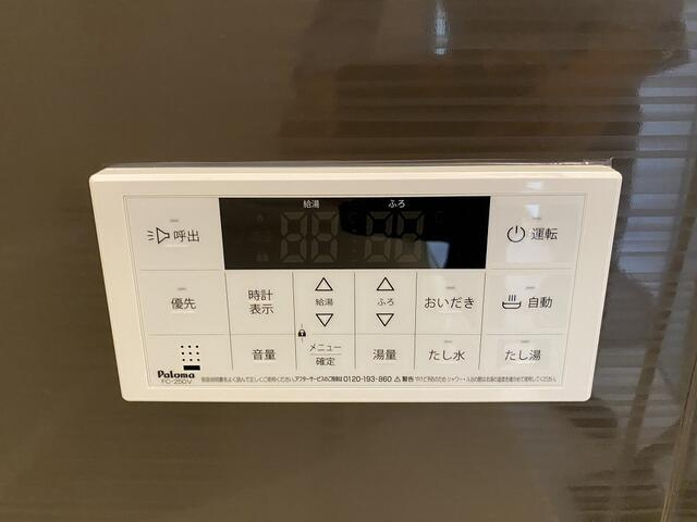 富士市中丸の中古一戸建の設備|家族の帰宅時間が違っても、追い焚き機能で温かいお風呂に。部活や仕事で遅くなった日にも便利です。
