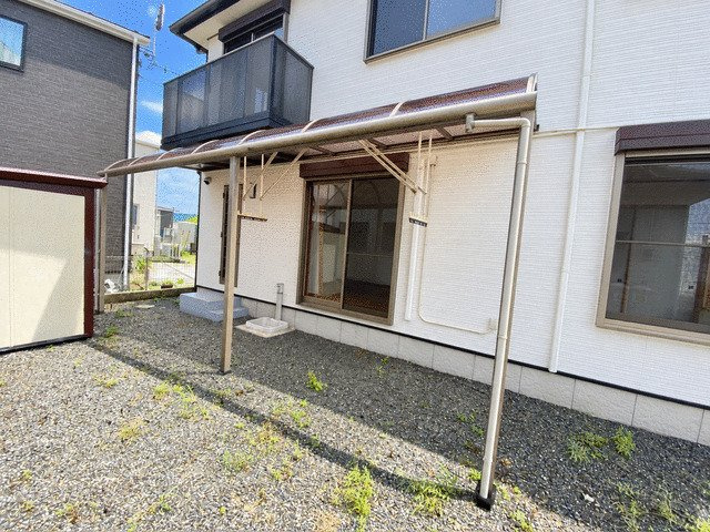 富士市中丸の中古一戸建の外観|１階物干しスペース