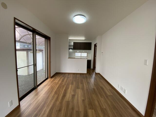 富士市中丸の中古一戸建の居間・リビング|家具の配置がしやすい長方形のリビング９帖