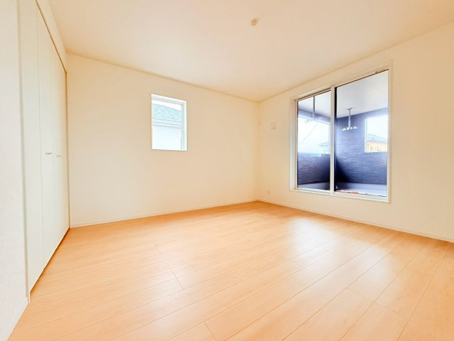 ひたちなか市平磯町　第2　新築戸建て　1号棟の洋室|家具や小物を合わせやすいシンプルデザイン♪
広さや日当たりなど、写真では伝えきれない部分を現地で確認してみませんか？