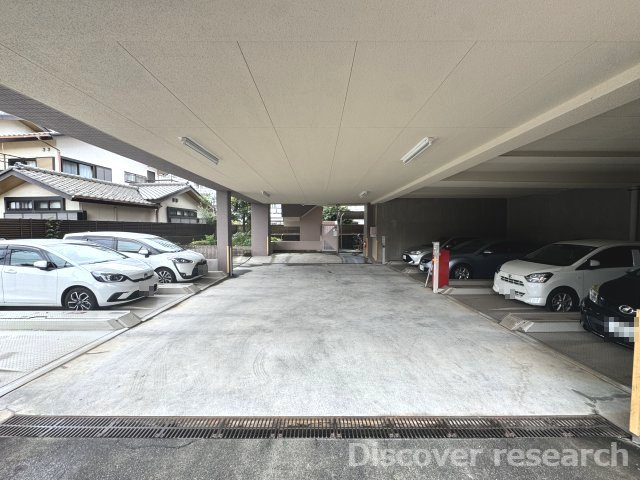 スガヴァンティエム町田の駐車場