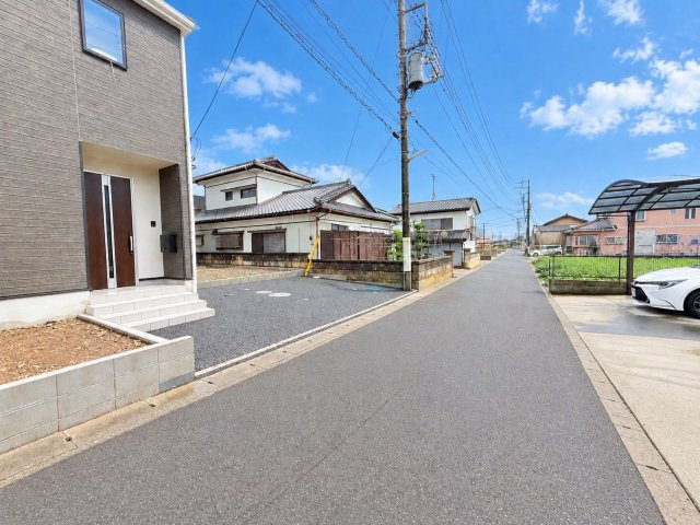 ひたちなか市平磯町　第2　新築戸建て　4号棟の前面道路含む現地写真|実際に現地で周辺環境や街並み、近隣のスーパーや通学路の安全性、病院、公園・・・など生活のイメージをご確認ください！
